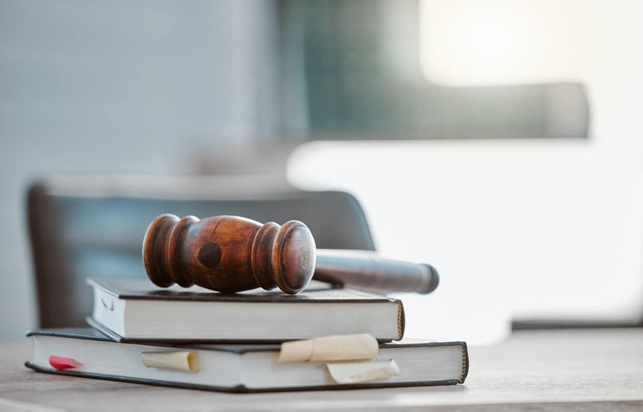 How AI is Revolutionizing Legal Services in 2025